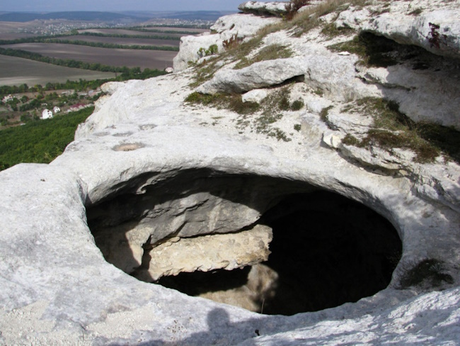 Змеиная пещера в Крыму